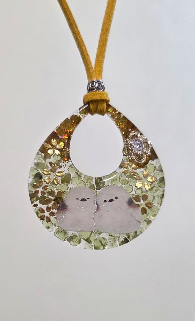 シマエナガペリドットレジンネックレス✨　レジンシマエナガペンダント　鳥