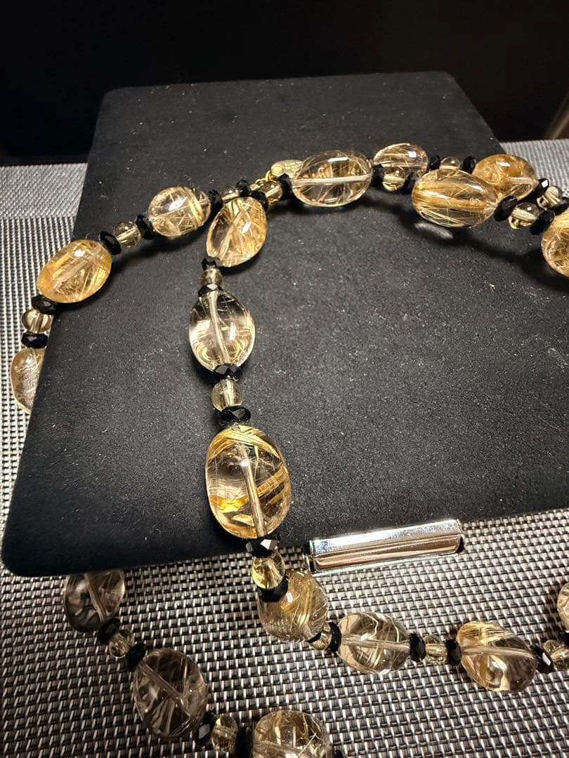 ルチルクォーツとオニキスロングネックレス