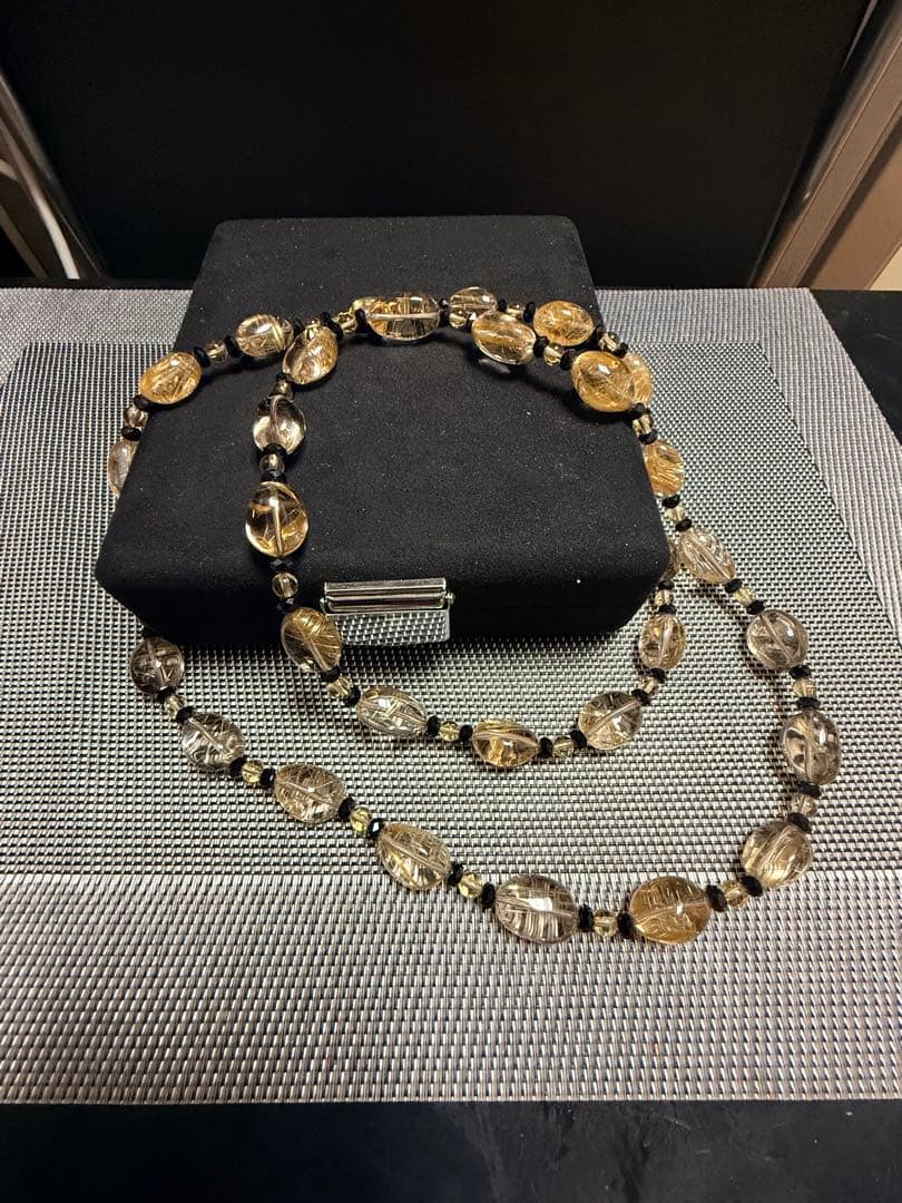 ルチルクォーツとオニキスロングネックレス