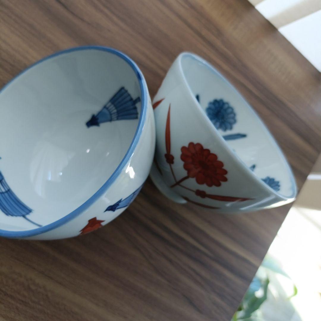源右衛門　 青と赤の花柄と傘柄　 飯碗