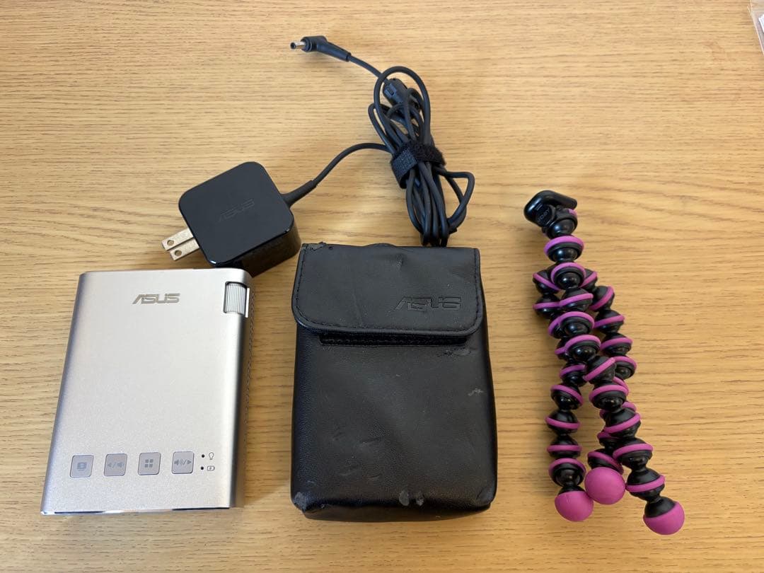 プロジェクター　ASUS ZenBeam E1 ＋JOBYゴリラポッド三脚セット