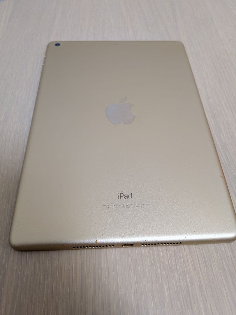 ​【付属品付】iPad (第5世代) 9.7インチWi-Fi 32GB 2017
