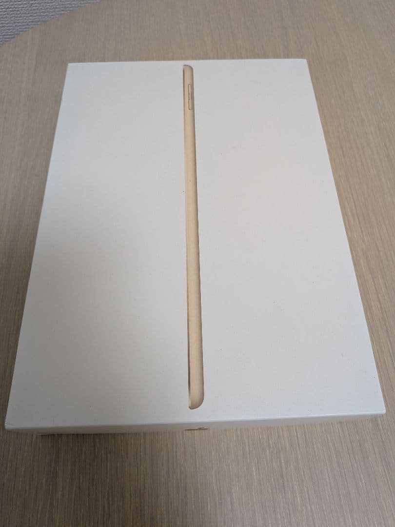 ​【付属品付】iPad (第5世代) 9.7インチWi-Fi 32GB 2017