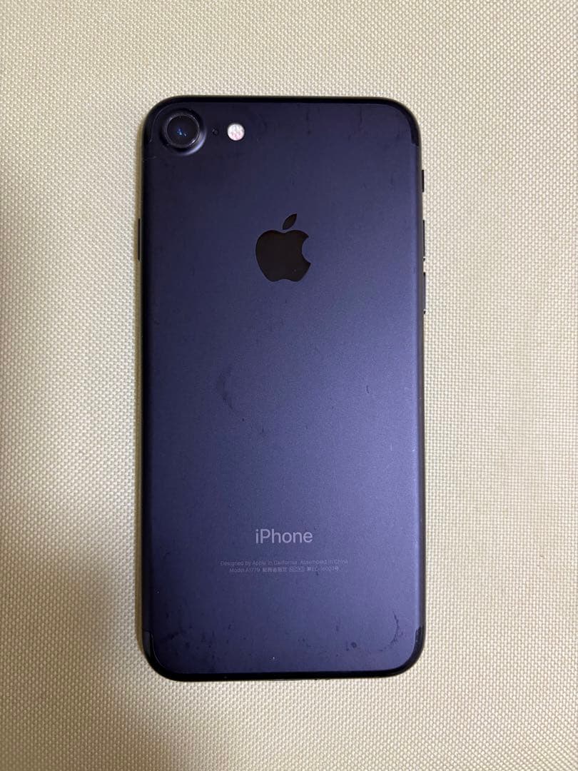 iPhone 7 32GB 本体 最大容量83% 【ブラック】