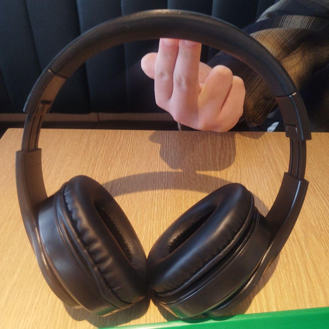 ブラック ワイヤレスヘッドホン 折りたたみ式