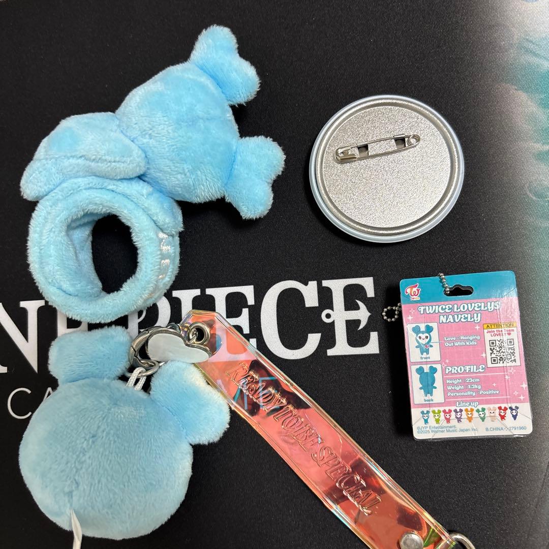 TWICE ナヨン　ナブリー　バンド　缶バッジ　ストラップ　ガチャ