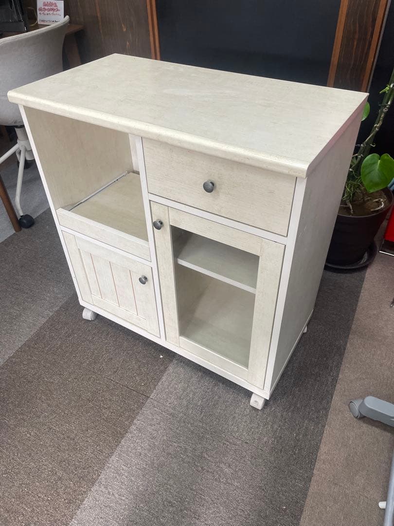 ニトリ　ホワイト収納キャビネット