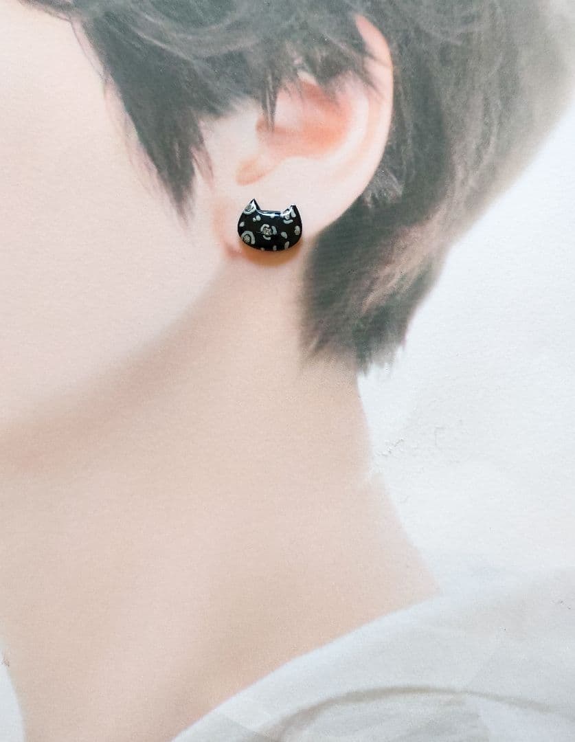 取引中　ブラックとレオパード柄のネコの一粒ピアス/イヤリング