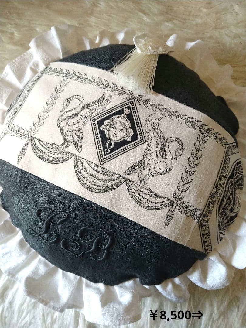 ※フランスアンティーク　イニシャル手刺繍　トワルドジュイ　クッション