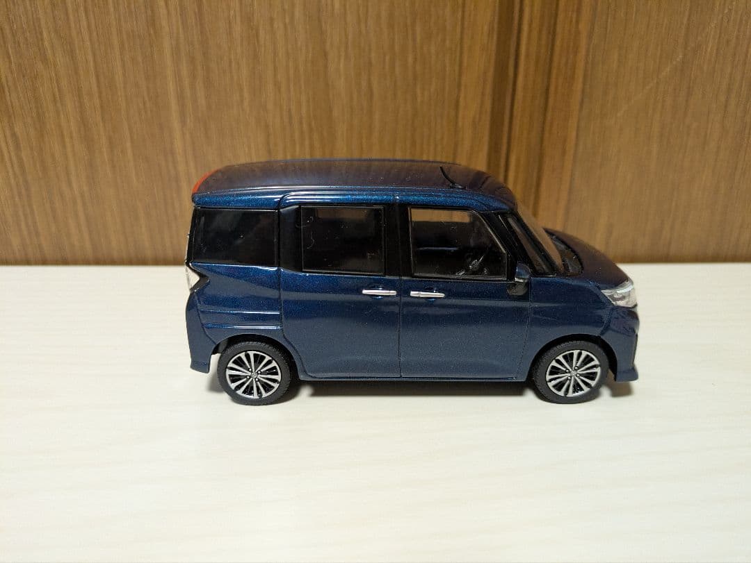 カラーサンプル 1/30 トヨタ ルーミー レーザーブルークリスタルシャイン