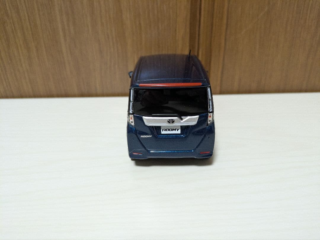 カラーサンプル 1/30 トヨタ ルーミー レーザーブルークリスタルシャイン