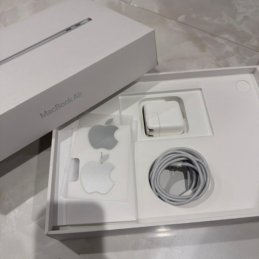 2月15日発送MacBook Air M1 8GB 13インチ