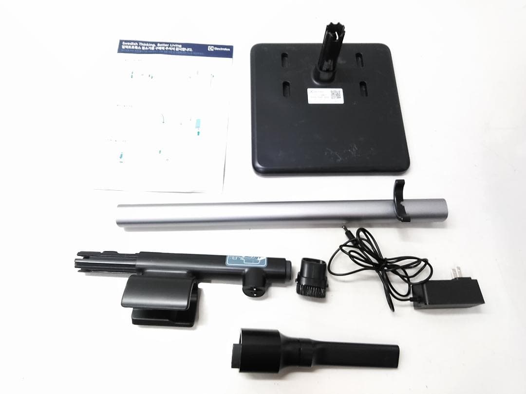 エレクトロラックス スティッククリーナー EFP71523 充電コード付き□