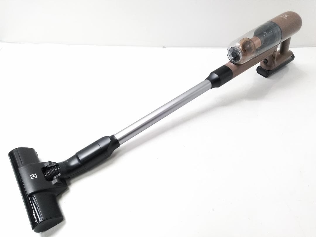 エレクトロラックス スティッククリーナー EFP71523 充電コード付き□