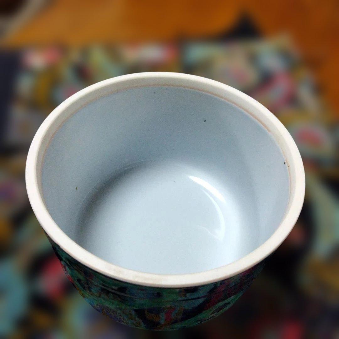 源右衛門窯造蓋付き容器青彩菊絵蓋物