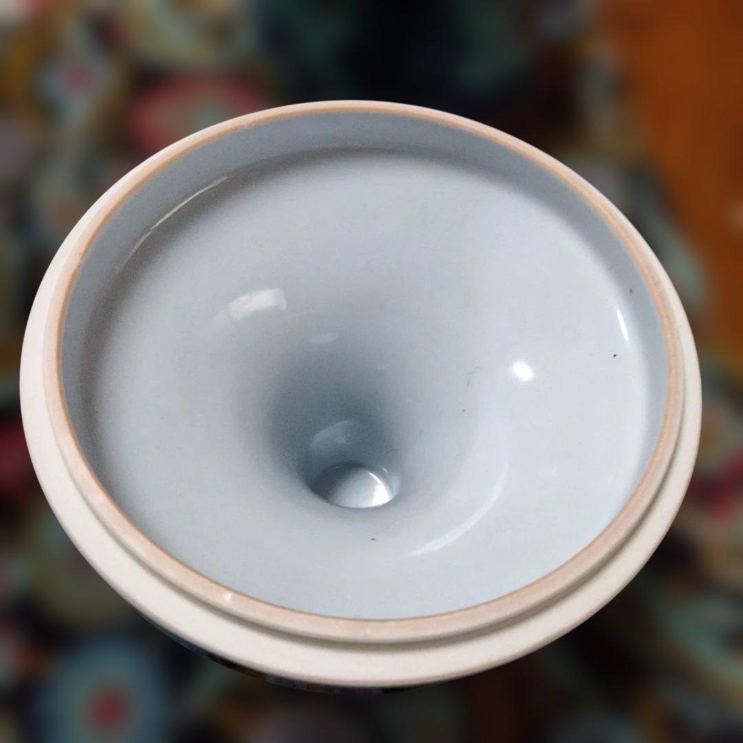 源右衛門窯造蓋付き容器青彩菊絵蓋物