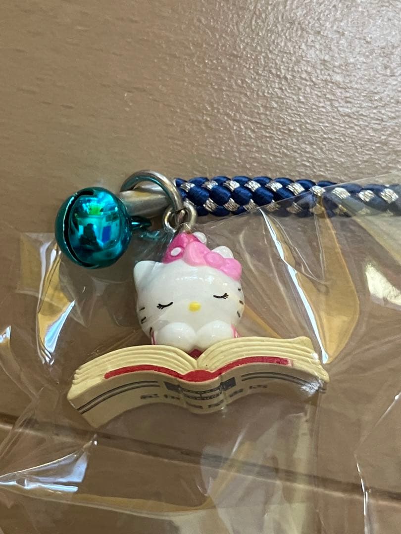 ③ハローキティ 紀伊國屋書店バージョン 根付 ストラップ