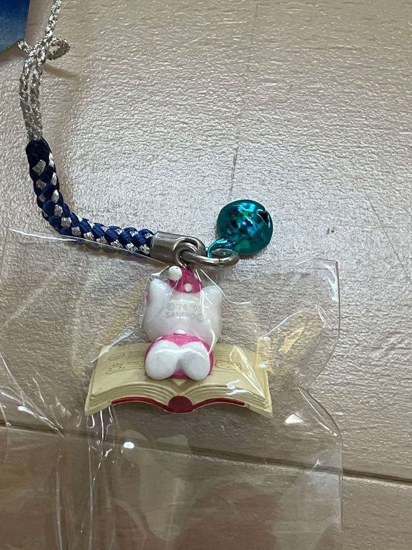 ③ハローキティ 紀伊國屋書店バージョン 根付 ストラップ