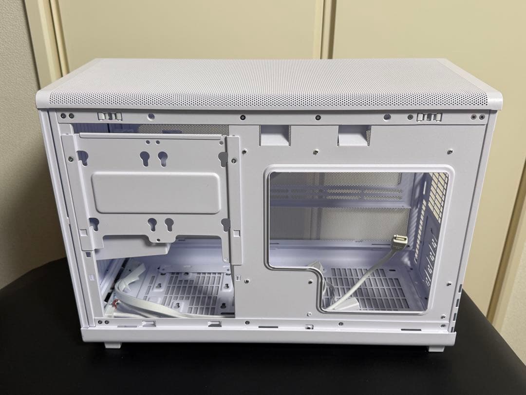 Lian Li A3-mATX ホワイト メッシュパネルモデル　PCケース