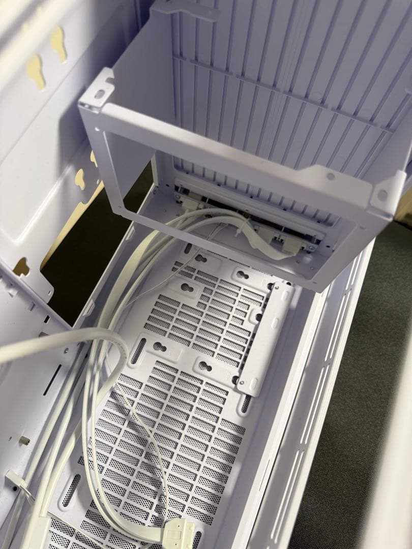 Lian Li A3-mATX ホワイト メッシュパネルモデル　PCケース