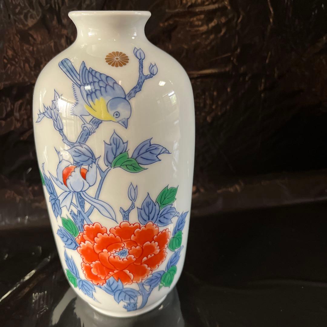 有田焼、花瓶、菊の門んが入っています。