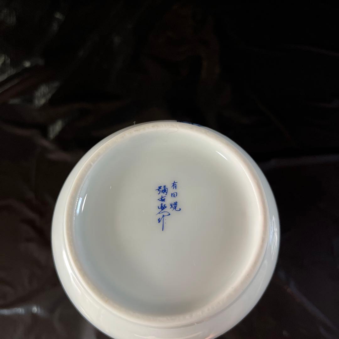 有田焼、花瓶、菊の門んが入っています。