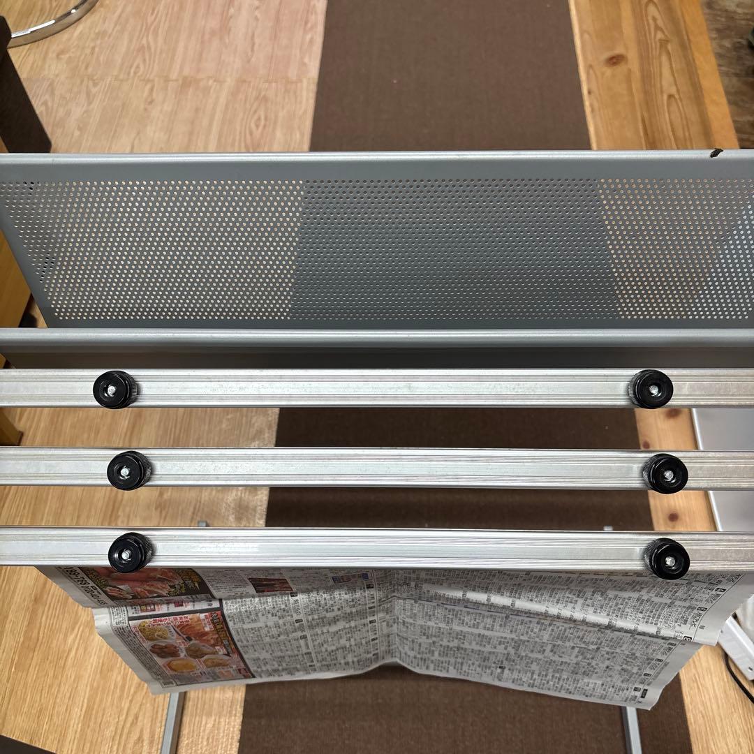 新聞ラック　3段収納付き