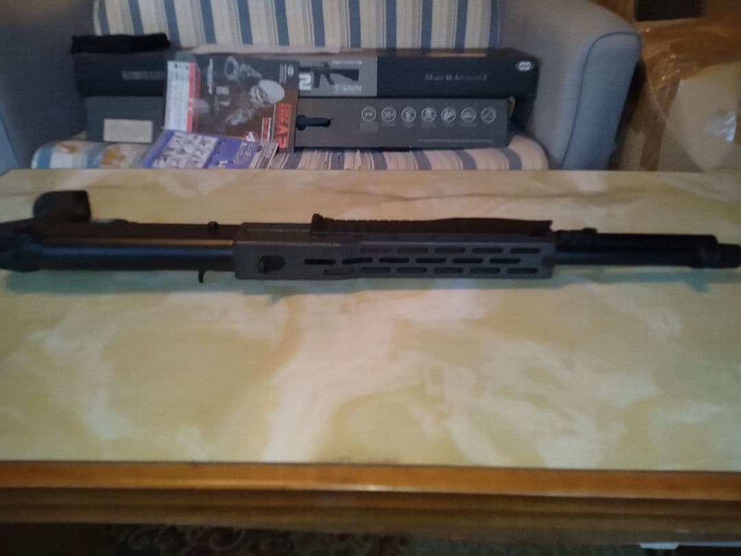 東京マルイ SPAS 12 エアソフトガン画像に写るショットシェル型マガジン無し