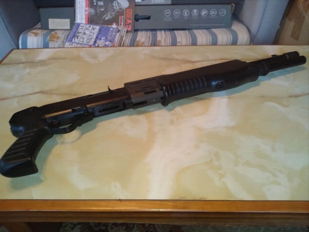 東京マルイ SPAS 12 エアソフトガン画像に写るショットシェル型マガジン無し