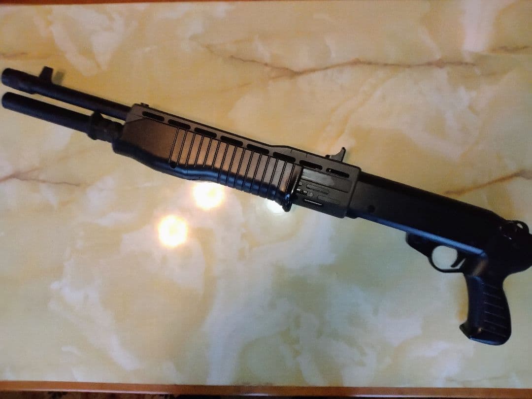 東京マルイ SPAS 12 エアソフトガン画像に写るショットシェル型マガジン無し