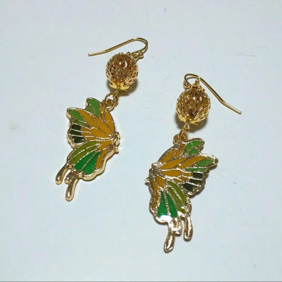 【494】アゲハ蝶のピアス／イヤリング／透かしビーズ