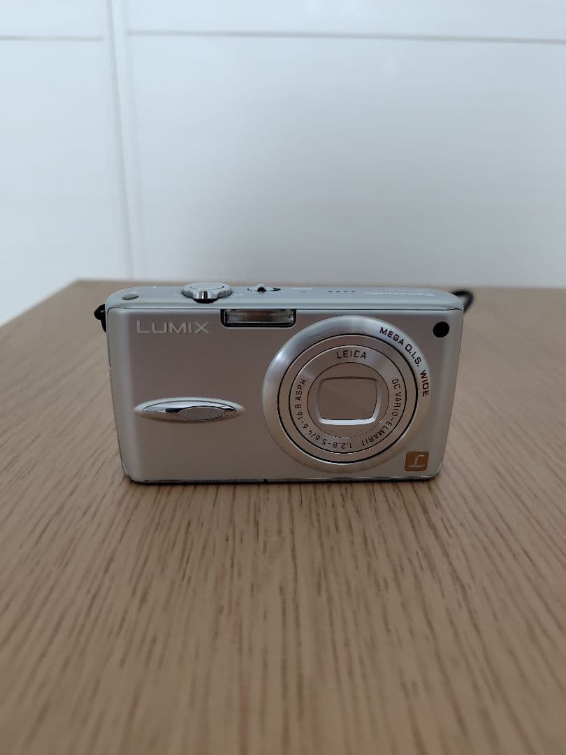 LUMIX DMC-FX01 シルバー 本体とバッテリー