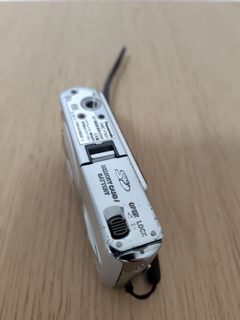 LUMIX DMC-FX01 シルバー 本体とバッテリー