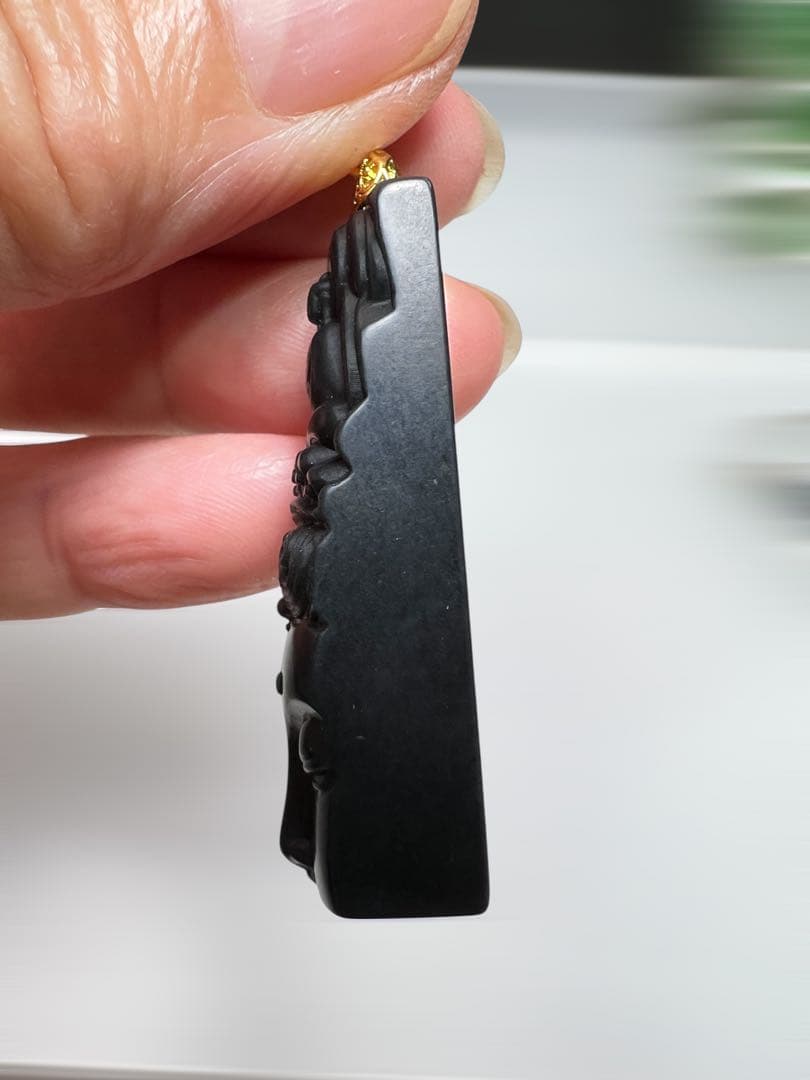 和田玉観音様彫り紐ネックレス❣️ 至高の慈悲　願望成就・開運・健康長寿