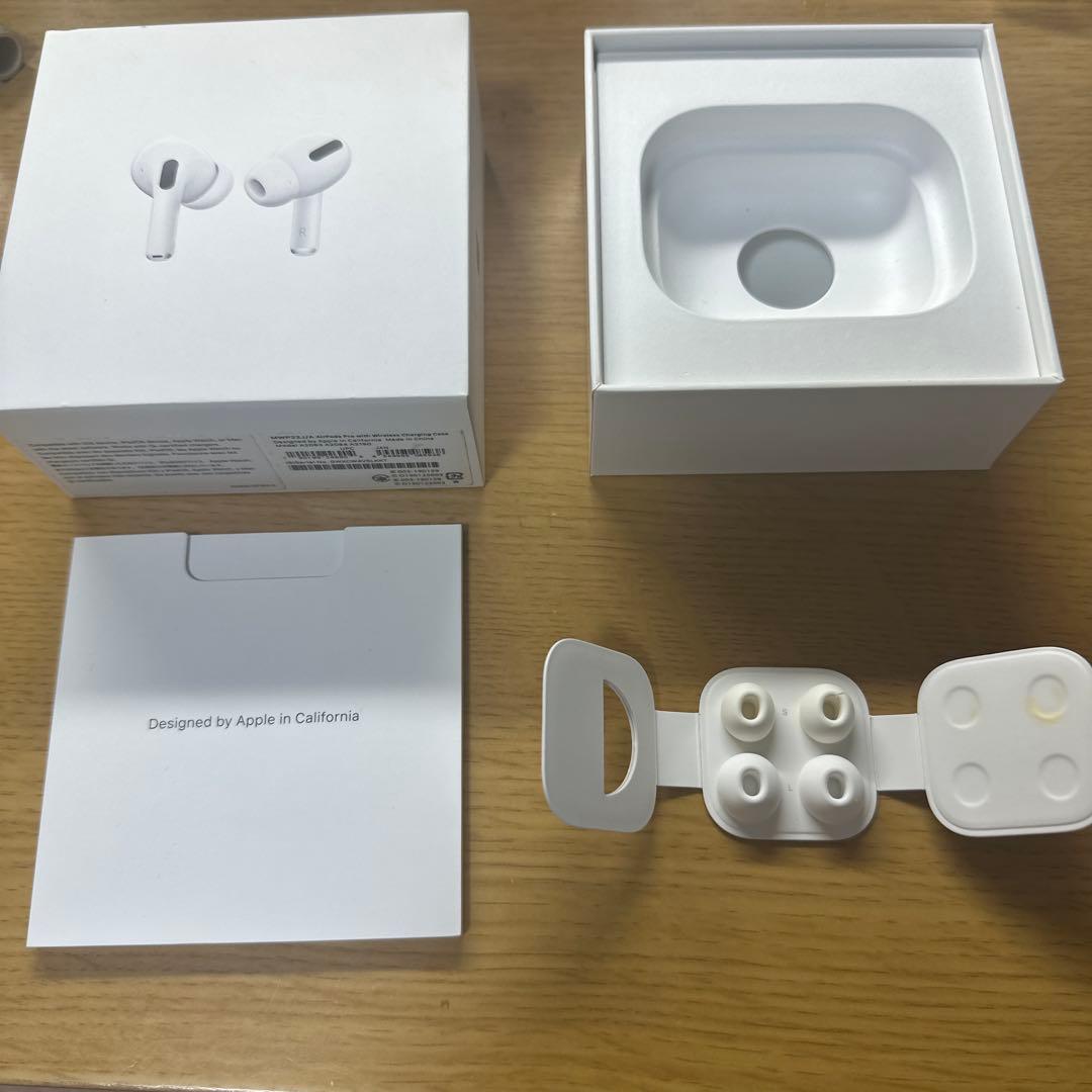 ささだんご様　AirPodspro RORRY充電器