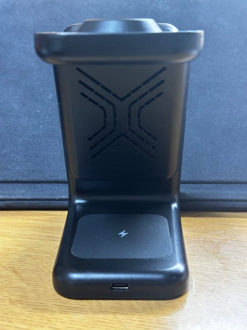 ささだんご様　AirPodspro RORRY充電器