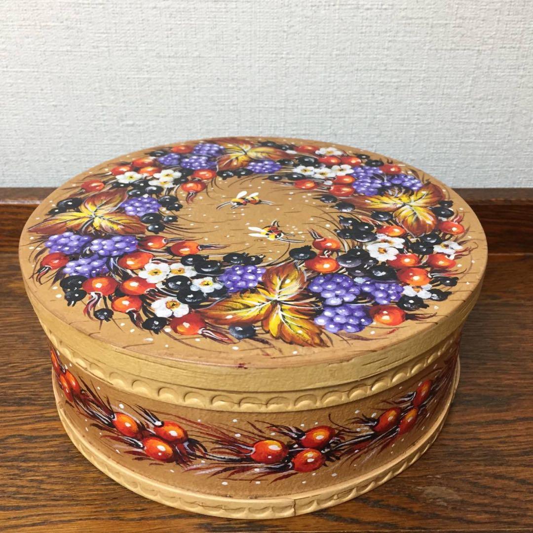 ロシア雑貨☆白樺工芸 べレスタ ベリーのリース ラウンド収納boxマトリョーシカ