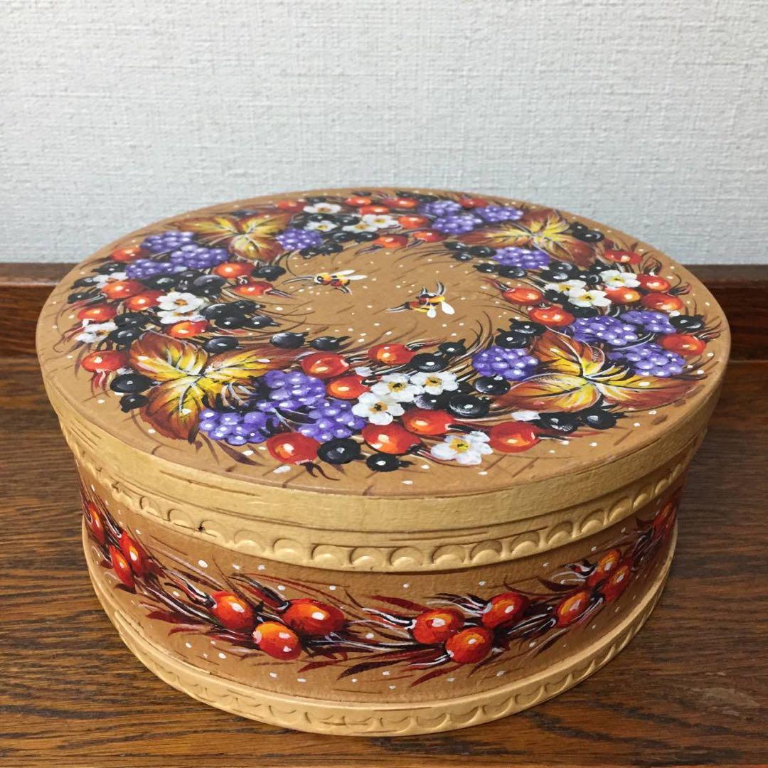 ロシア雑貨☆白樺工芸 べレスタ ベリーのリース ラウンド収納boxマトリョーシカ