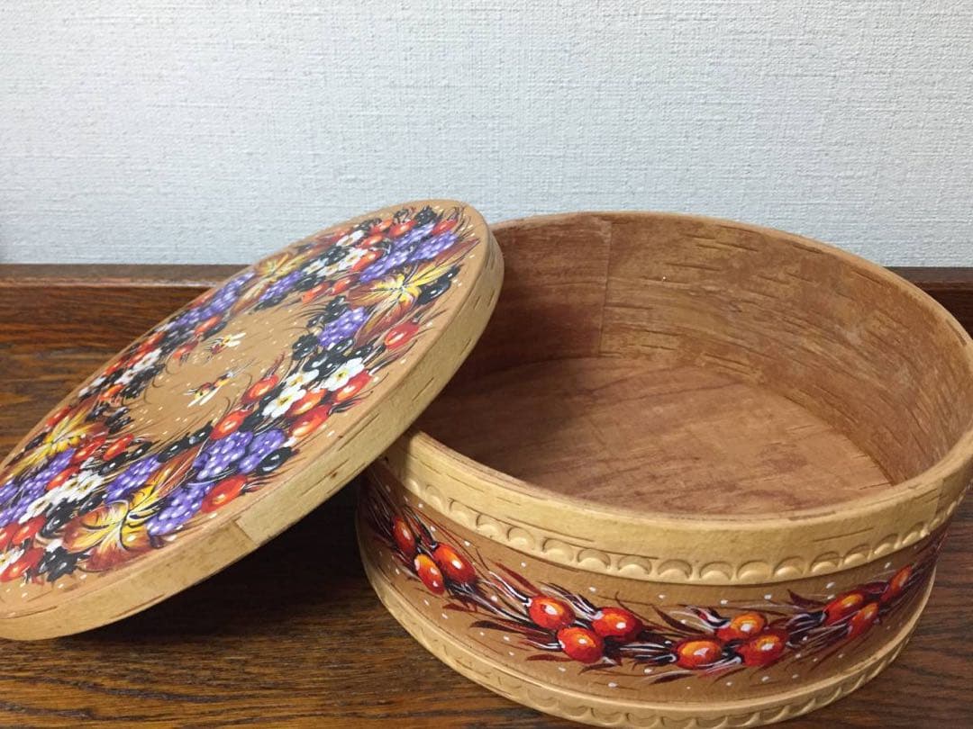 ロシア雑貨☆白樺工芸 べレスタ ベリーのリース ラウンド収納boxマトリョーシカ