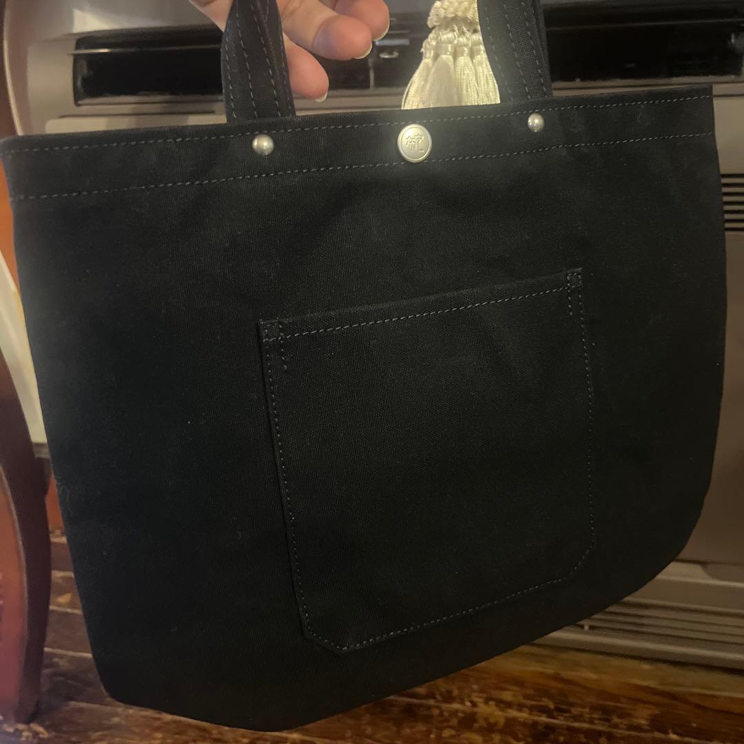 一澤系出品ラスト　黒の円底トート未使用新品