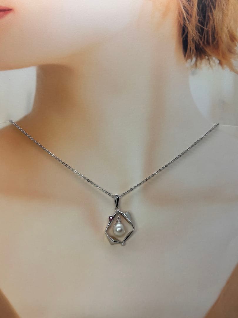 本真珠ホワイトパール　ピンク天然石　付き　可愛いデザインペンダント(p731)