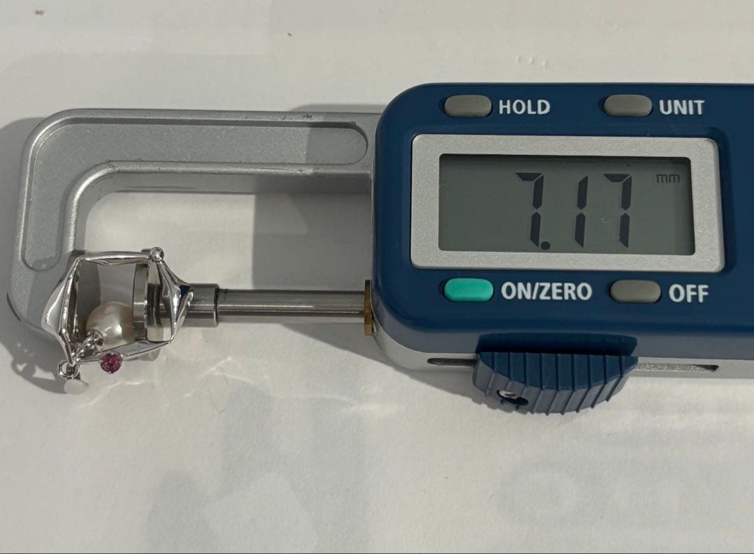 本真珠ホワイトパール　ピンク天然石　付き　可愛いデザインペンダント(p731)