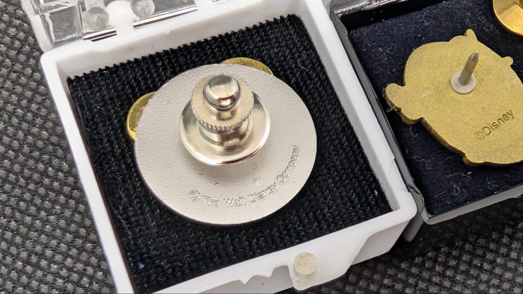 現品限り TDL 関係者 キャッスル・勤続1年10年 キャストピンバッジ セット