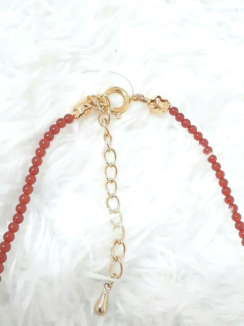 真っ赤なバラの琥珀のネックレス