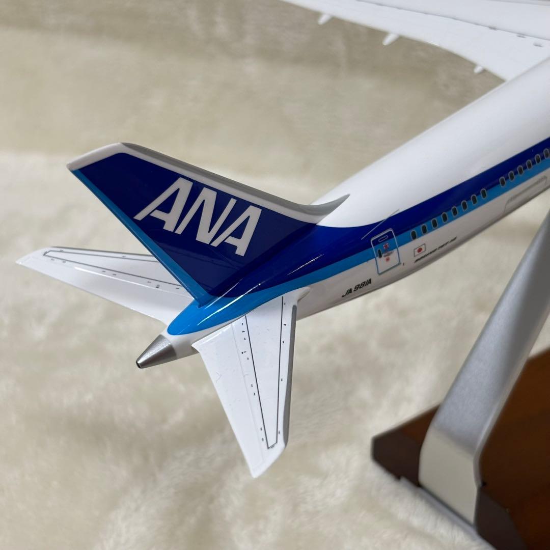 ANA ボーイング787-10 1/200 DREAMLINER 模型 木製台座