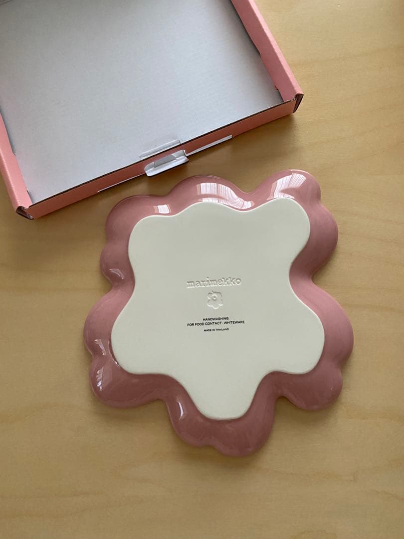 マリメッコ　新品　Unikko ウニッコシェイプ　プレート　ピンク