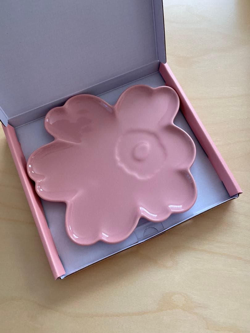 マリメッコ　新品　Unikko ウニッコシェイプ　プレート　ピンク