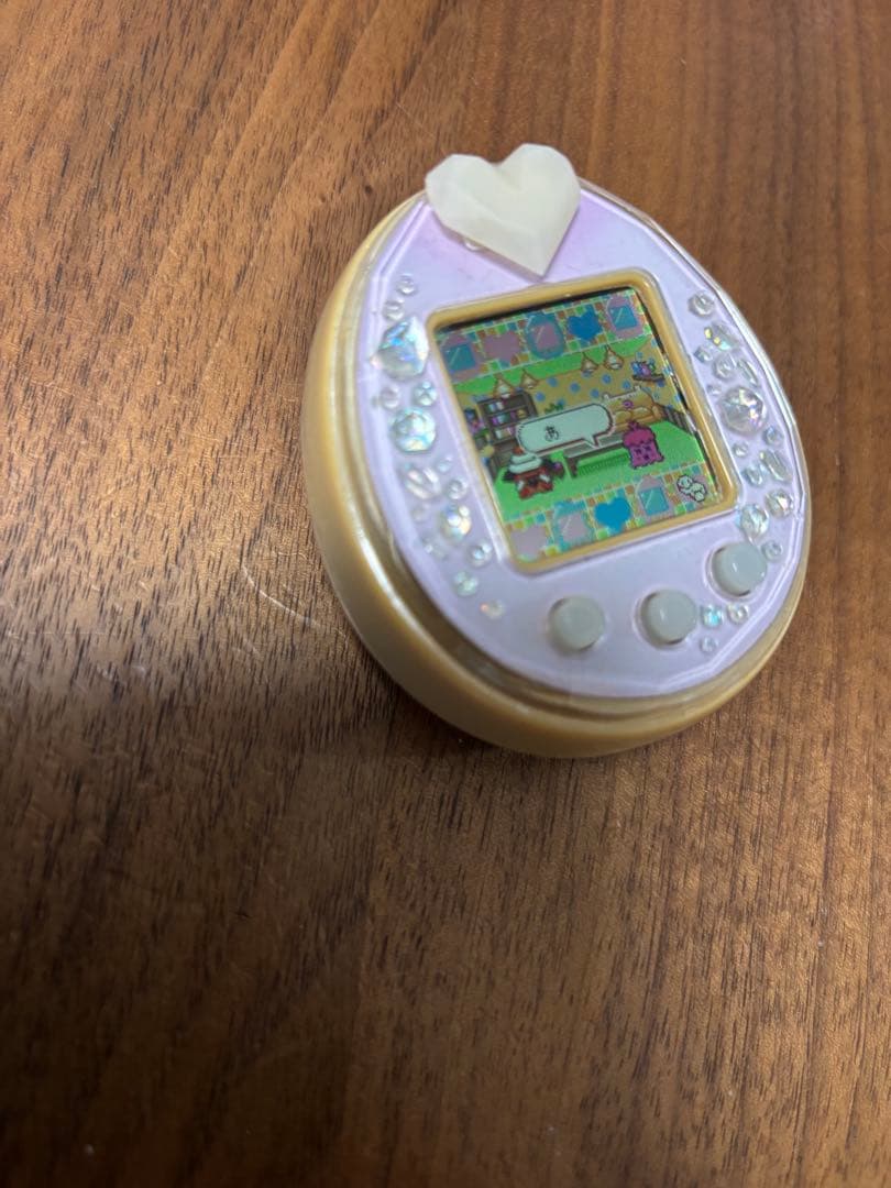 たまごっちピース　パープル？　ピンク？