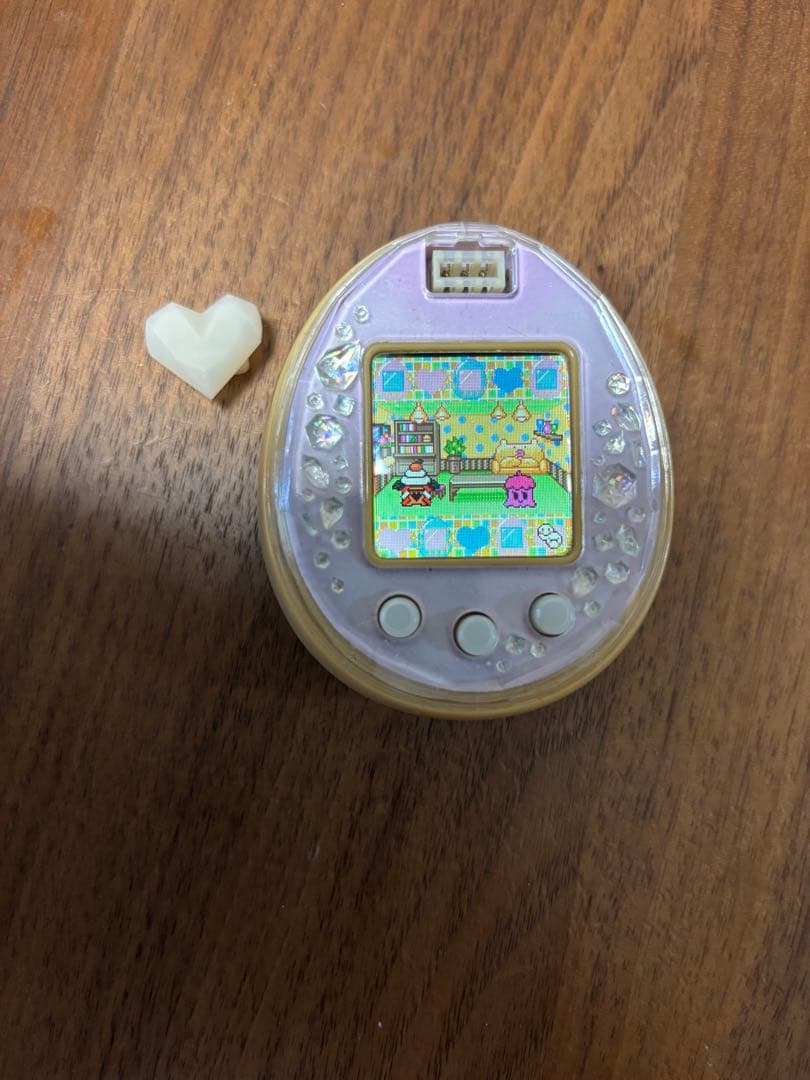 たまごっちピース　パープル？　ピンク？