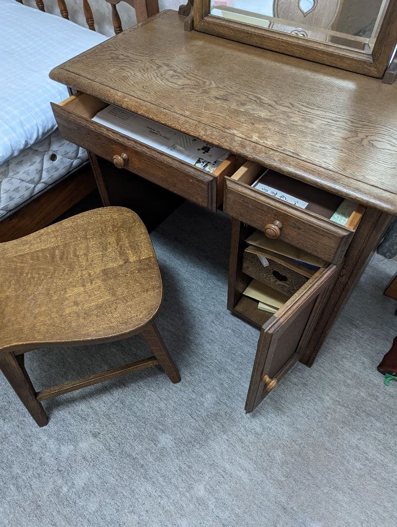 【椅子は売却済】ビンテージ　木製ドレッサー　鏡台　Dresser たのメル便